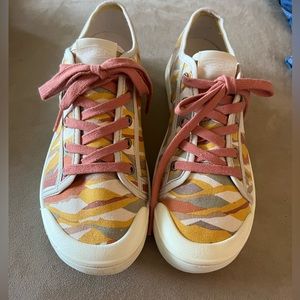 KEEN Elsa Lite Sneaker in Brick Dust Birch EUC sz 9